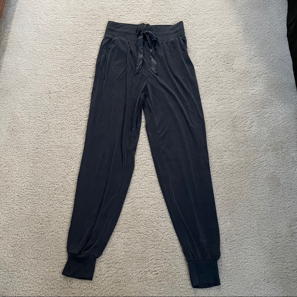 VICTORIA'S SECRET 
Ribbed Jogger